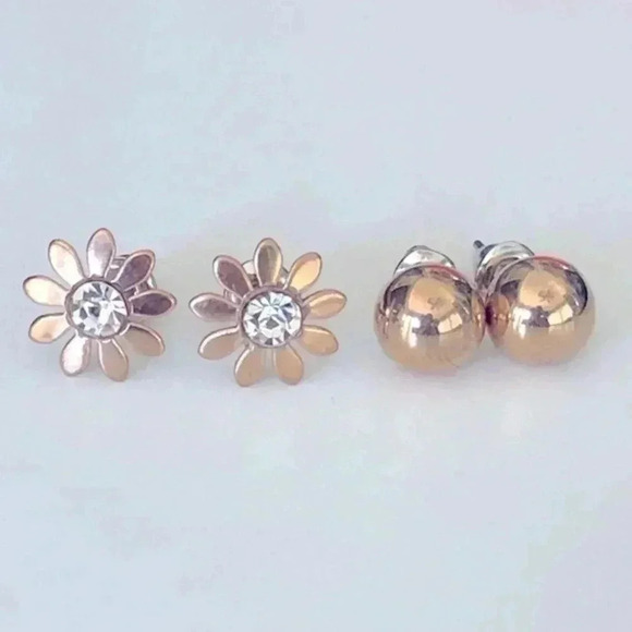Gold Crystal Flowers and 8mm Ball Bead Stud Earrings NWT - Picture 3 of 3